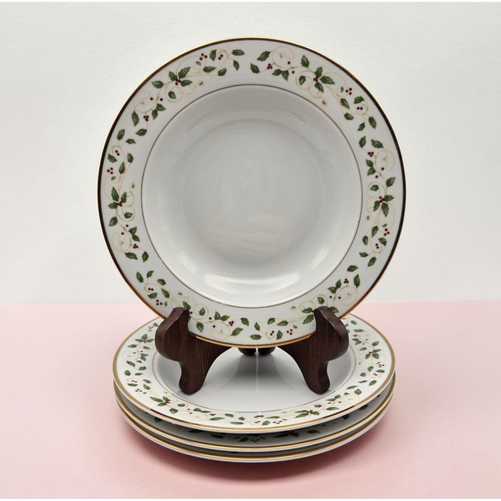 Set of 4 Wallace Silversmiths Christmas Holiday Vine Porcelain Soup Bowls